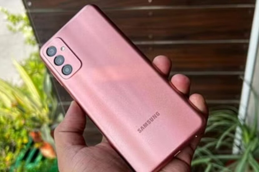 Samsung-প্রেমীদের জন্য রয়েছে দারুন একটি সুখবর। কারন Samsung Galaxy F13 খুব কম দামে বাড়িতে আনা যাবে। এক নজরে দেখে নেওয়া যাক এই অফারের সমস্ত খুঁটিনাটি।