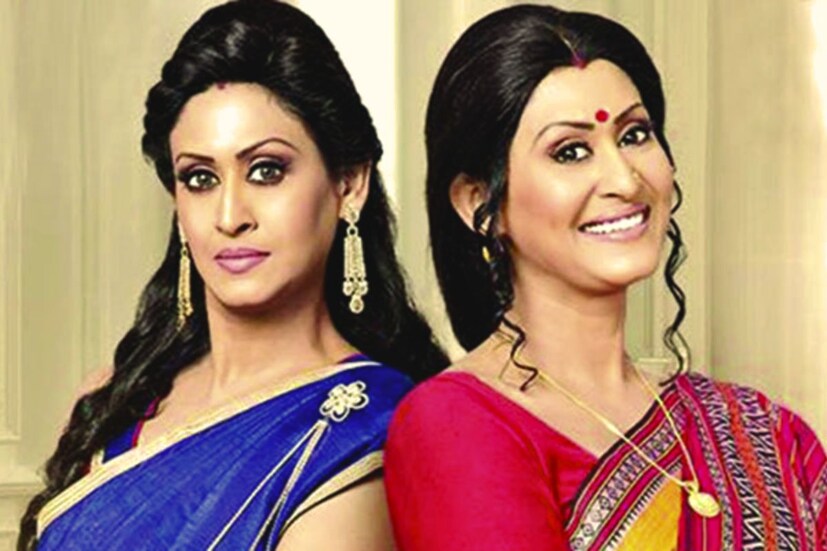 আরও এক যমজ বোনের জুটি মন ছুঁয়ে গিয়েছিল দর্শকদের, তা হল 'সীমারেখা' মেগার সীমা ও রেখা। ইন্দ্রাণী হালদার যে কত বড় মাপের অভিনেত্রী তা আর বলার অপেক্ষা রাখে না। বাংলা চলচিত্র জগতের বিখ্যাত নাম ইন্দ্রাণী হালদার। তবে শুধু বাংলা সিনেমা নয়,পাশাপাশি করেছেন অসংখ্য বাংলা সিরিয়ালও। যেমন- 'গোয়েন্দা গিন্নি', 'শ্রীময়ী', 'সীমারেখা'। আর এই জি বাংলার এই মেগাতেই অভিনেত্রী দ্বৈত চরিত্রে অভিনয় করছেন। সীমা ও রেখা দুই যমজ বোন। কিন্তু তারা একে অপরের থেকে স্বভাবগত দিক থেকে একদম আলাদা। একজন গল্পের নায়িকা অন্যজন খলনায়িকা। উভয় ভূমিকাতেই ইন্দ্রাণী হালদার দুর্দান্ত। 
