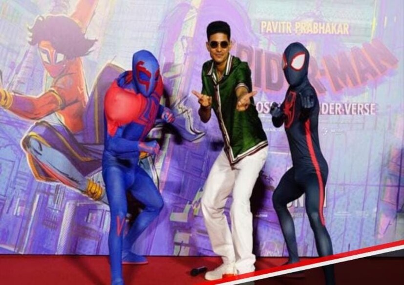 গুয়াহাটিতে খেলতে গিয়ে ডেঙ্গিতে আক্রান্ত হন শুভমান। এর পর তিরুবনন্তপূরমে যাওয়ার পর তাঁর শারীরিক অবস্থান অবনতি হয়। চেন্নাইতে আসার পর গিলের রক্ত পরীক্ষা হয়। তখনই জানা যায়, তিনি ডেঙ্গি আক্রান্ত।