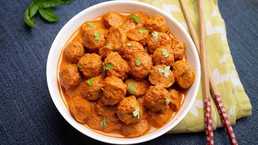 পুরুষদের অতিরিক্ত সয়াবিন খাওয়া উচিৎ নয়। সয়াবিনে ইস্ট্রোজেন হরমোনের পরিমাণ বেশি থাকে। তাই পুরুষদের ক্ষেত্রে বেশি সয়াবিন খেলে টেস্টোস্টেরন হরমোন কমে যেতে পারে, দেখা দেয় যৌন অক্ষমতার মতো লক্ষণ। 