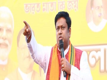  'এবার আর বিনা প্রতিদ্বন্দ্বিতায় তৃণমূল কোনও আসনে জিততে পারবে না’ বিজেপির রাজ্য সভাপতি সুকান্ত মজুমদারের তোপ