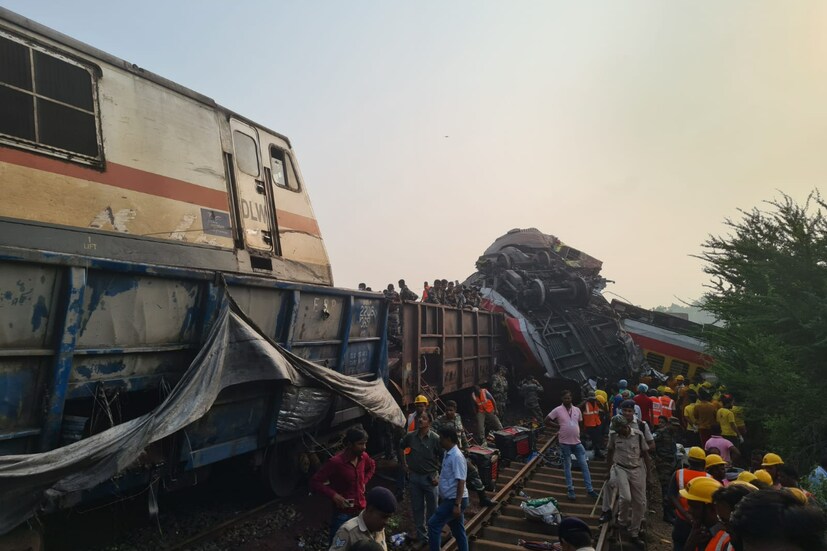 দুর্ঘটনার পর থেকেই বাংলা তথা অন্যান্য রাজ্যের যেসকল প্যাসেঞ্জাররা ছিল এই ট্রেন দুটিতে তাদের আত্মীয় পরিজনরা উদ্বিগ্ন। হন্যে হয়ে খবর পাওয়ার চেষ্টা করছেন পরিজনদের। বাতিল করা হয়েছে ৩০টির বেশি ট্রেন। এই মৃত্যু মিছিল কোথায় গিয়ে থামবে তা সকলের অজানা।