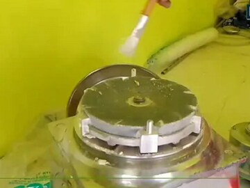 এবার ঘরে বসে সহজেই গম, ডাল, মশলা পেষাই করে নেওয়া যাবে! বাজারে এসেছে এক দারুণ কাজের যন্ত্র