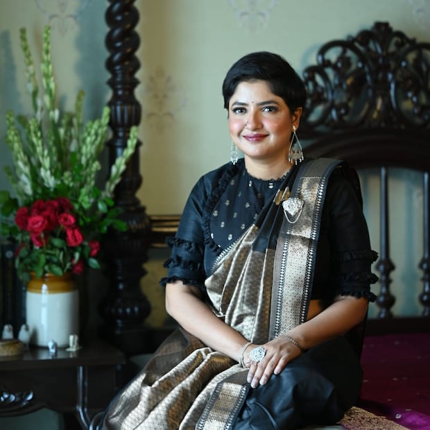 মিউজিক ভিডিও বিষয়ে লগ্নজিতা বলেন, &quot;রবীন্দ্রনাথ ও নজরুল ইসলামের গান ছাড়া তো বাংলা গানের বৃত্ত টা শেষ করা যায় না। যখন এই গানের প্রস্তাব আমার কাছে এল, তখন থেকেই খুব ভাল লেগেছিল। রবীন্দ্র সংগীত গাইতে সব সময়েই খুব ভাল লাগে, রণজয় এর নজরুলগীতি সত্যিই এই ফিউশনে অন্য মাত্রা এনে দিয়েছে।&quot; 