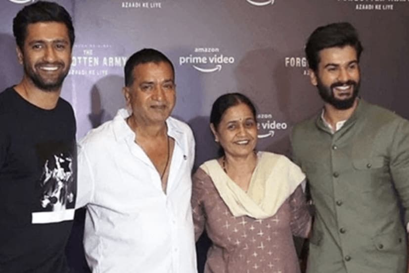 হাত তুলে নিয়েছিলেন চিকিৎসকেরা। দুই ছেলে, স্ত্রীকে রেখে চলে যেতে হত শ্যাম কৌশলকে। ২০ বছর আগে ভিকি কৌশল বাবার ক্যানসার ধরা পড়ার পর পরিবার ছন্নছাড়া হয়ে গিয়েছিল।