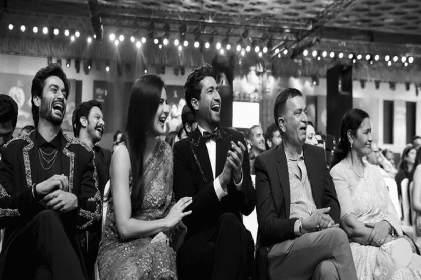 ঈশ্বরের কাছে প্রার্থনা করার পরেই যেন সমস্ত ভয় কাটিয়ে উঠেছিলেন তিনি। ৫০ দিন হাসপাতালে কাটাতে হয়েছিল শ্যামকে। বেশ কিছু অস্ত্রোপচারও হয়েছিল ক্যাটরিনা কাইফের শ্বশুরের।