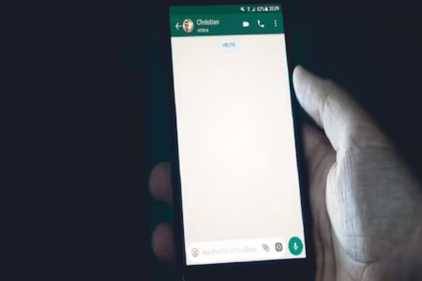 WhatsApp গ্রুপ মিউট করার উপায় - অনেক ইউজার WhatsApp-এর বিভিন্ন গ্রুপে যুক্ত রয়েছেন। গ্রুপে প্রায় সারাক্ষণই কেউ কিছু না কিছু বলতে থাকেন। এই কারণে বার বার নোটিফিকেশন আসতে থাকে যা ইউজারদের বিরক্ত করে। তাই খুব বেশি প্রয়োজন না হলে সেই গ্রুপকে মিউট করা উচিত। এর জন্য ইউজারদের প্রথমেই সেই গ্রুপে যেতে হবে এবং এর নামের উপর ক্লিক করতে হবে। এরপর Group Info সিলেক্ট করতে হবে। এখানে ইউজাররা নিজেদের পছন্দ অনুযায়ী গ্রুপটিকে ৮ ঘন্টা, ১ সপ্তাহ বা ১ বছরের জন্য মিউট করতে পারেন।