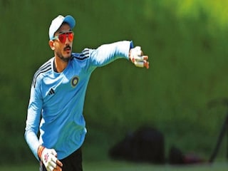ডিউক বলে প্রস্তুতি সারা অক্ষরদের