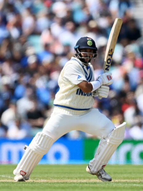 শুধু বিরাট কোহলি বা অজিঙ্কে রাহানে নয়, শেষ দিনে রান তাড়া করার জন্য বড় ভূমিকা নিতে হবে কেএস ভরত, শার্দুল ঠাকুর, রবীন্দ্র জাদেজাদের। সকলের মিলিত প্রচেষ্টাতে রান তাড়া করা সম্ভাব হতে পারে।