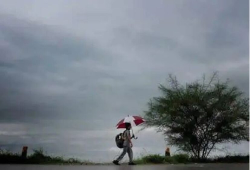 অরুণাচল প্রদেশ, অসম, মেঘালয়ে ভারী বৃষ্টির সম্ভাবনা। উত্তর-পূর্ব ভারতের বাকি রাজ্যগুলিতেও ভারী বৃষ্টি চলবে। হিমাচল প্রদেশ ও উত্তরাখণ্ডে বজ্রবিদ্যুৎ-সহ শিলাবৃষ্টির সম্ভাবনা। বজ্রবিদ্যুৎ-সহ হালকা বৃষ্টি হবে উত্তর-পশ্চিম ভারতের পার্বত্য এলাকা এবং ও সমতলের দিল্লি, পঞ্জাব, হরিয়ানা চণ্ডীগড়ে। বজ্রবিদ্যুৎ-সহ ভারী বৃষ্টি শিলাবৃষ্টি এমনকি ঝড়ের সম্ভাবনা রয়েছে রাজস্থানে। সঙ্গে প্রবল বৃষ্টির সম্ভাবনা রাজস্থানে।