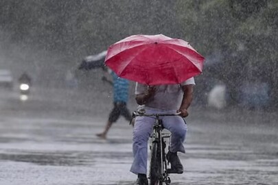  আগামী ২ ঘণ্টায় বজ্রবিদ্যুৎ-সহ বৃষ্টির সতর্কতা! ৩০ থেকে ৪০ কিমি বেগে বইবে ঝোড়ো হাওয়া