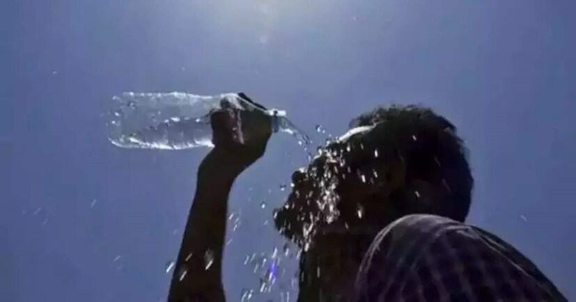 হালকা বৃষ্টির  খুব সামান্য সম্ভাবনা পূর্ব মেদিনীপুর এবং উত্তর ও দক্ষিণ ২৪ পরগনাতে। বজ্রবিদ্যুৎ-সহ বৃষ্টি হতে পারে বীরভূম, মুর্শিদাবাদ, পূর্ব ও পশ্চিম মেদিনীপুর, ঝাড়গ্রাম ও দক্ষিণ ২৪ পরগনাতে।