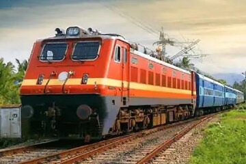 দীর্ঘ ট্রেন যাত্রায় ভয়? এই ৫ টিপস জানা থাকলে জার্নি হবে মজার ও আরামের!