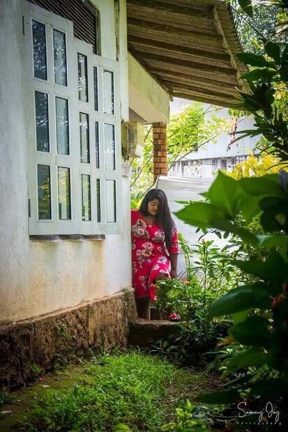 এখনকার দিনে বিয়ের একটা অবিচ্ছেদ্য অংশ প্রি-ওয়েডিং৷ বহু-বর কনের ছবি, ভিডিও, তার সঙ্গে গান- এ এক সুন্দর বিষয়ও বটে৷