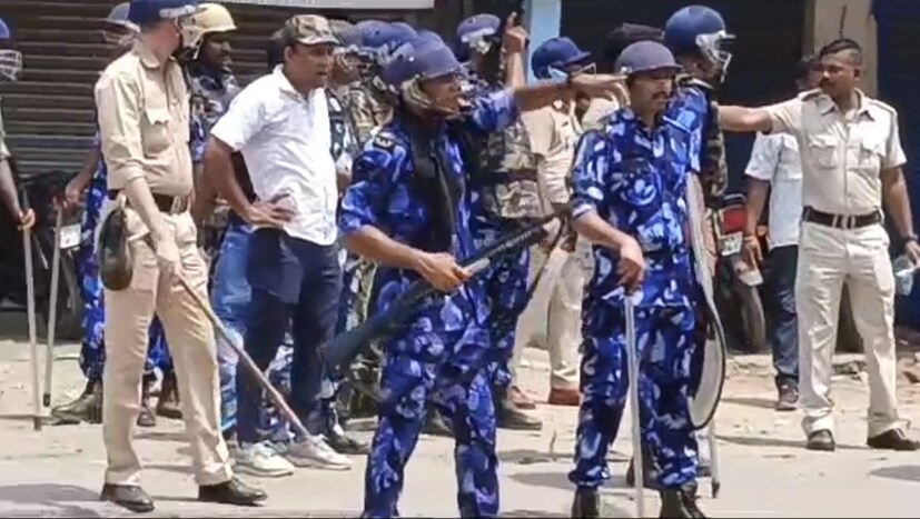 ভোট পূর্বে তাকে ফাঁসাতেই এই ঘটনা ঘটানো হয়েছে বলেও অভিযোগ করেন হাকিমুল। তবে সবমিলিয়ে চরমে পৌঁছয় পরিস্থিতি। এলাকার বাসিন্দাদের মধ্যে ছড়িয়ে পরে আতঙ্ক।