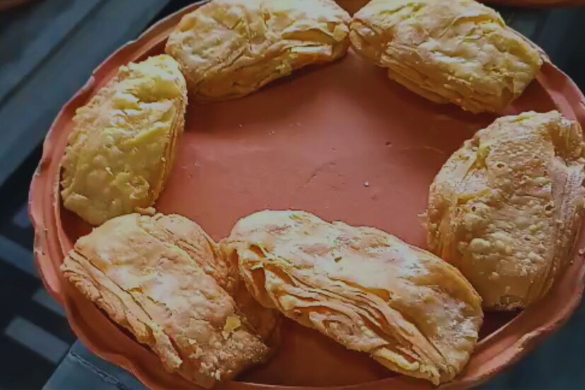 কলকাতা পুরসভার ১৩ নম্বর ওয়ার্ডের কাউন্সিলর অনিন্দ্য কিশোর রাউত আয়োজন করেছেন জগন্নাথ পুজোর। শুধুমাত্র জগন্নাথের জন্যই পুরীর রথের আদলে তৈরি হয়েছে মন্দির। সেখানে শুধুমাত্র জগন্নাথ দেবের পুজো হবে।