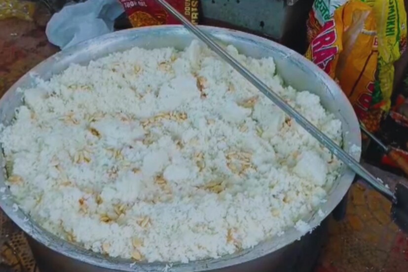 উল্টোডাঙ্গার ক্যানেল রোডে এই জগন্নাথ মন্দির বাদেও কলকাতার বিভিন্ন জায়গায় রথযাত্রাকে কেন্দ্র করে উৎসবে মাতেন ভক্তেরা। বাইপাসে রুবির মোড় বিলি হয় পাপড়।