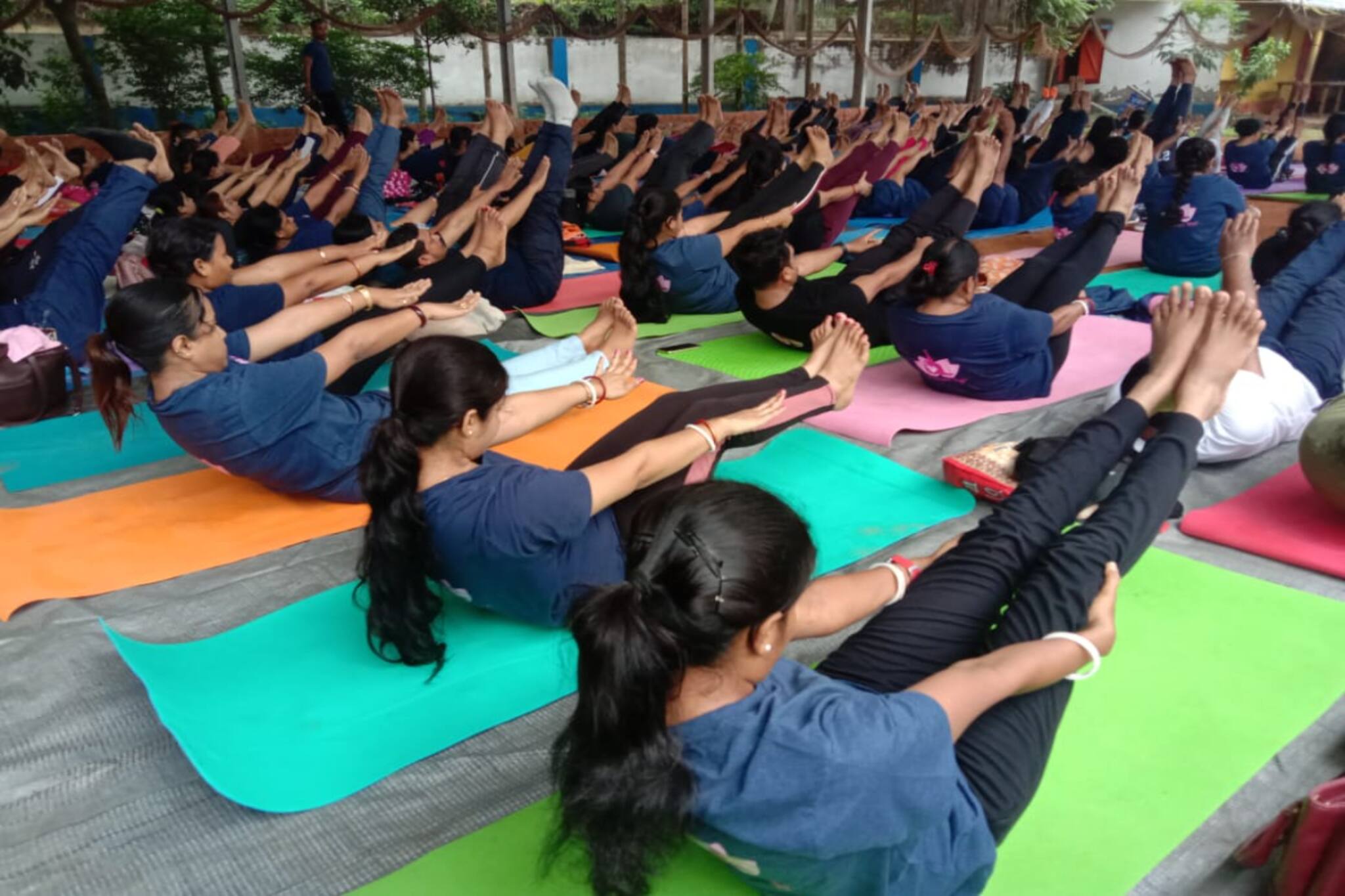 বালুরঘাটে সাড়ম্বরে পালিত হচ্ছে আন্তর্জাতিক যোগ দিবস 