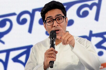 অভিষেকের নিশানায় বিরোধীরা