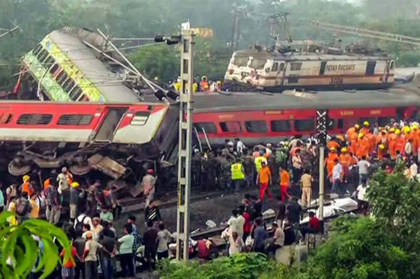 ওড়িশার বালাসোরের কাছে দুর্ঘটনার সম্মুখীন হয় দুরন্ত গতির করমণ্ডল এক্সপ্রেস। ওই ট্রেনের সঙ্গে একই জায়গায় দুর্ঘটনার কবলে পড়ে একটি মালগাড়ি ও হামসফর এক্সপ্রেস।