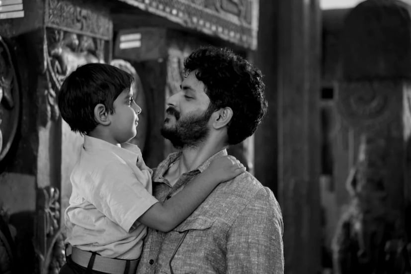 ১২) প্রশ্ন : অভিযাত্রিক-এ তুমি অপু। কাজলের বাবা। এই চরিত্রটা থেকে তুমি বাবা হওয়ার কোন গুণটা শিখেছ? উত্তর : আমার মনে হয়, অপু অর্থাৎ অপূর্ব কুমার রায় একজন আদর্শ বাবা। যিনি অত্যন্ত শান্ত, দৃঢ়চেতা। 'সিঙ্গেল ফাদার' হিসেবে ছেলেকে মানুষ করছেন তাঁর মত করে। কিন্তু জীবনের চরম খারাপ সময়েও মানসিক দৃঢ়তা একটুও টলেনি তাঁর। বই-পড়া, সাদা-মাটা জীবন, কাজলকে গ্রাম দেখাতে নিয়ে যাওয়া। সবকিছুর মধ্যেই একজন খুব ঠাণ্ডা মাথার, অত্যন্ত শিক্ষিত, রুচিবান, গুণী মানুষকে পাওয়া যায় যাঁকে কাজল বাবা হিসেবে পেয়েছে। অপূর্বর ওই ঠাণ্ডা স্বভাব, পরিণত বুদ্ধি, চারিত্রিক ঋজুতা এগুলো যদি নিজের চরিত্রে আনতে পারি তাহলে একটা বিশাল পাওয়া হবে সেটা!