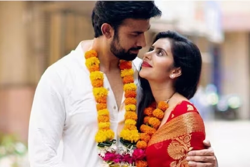 ২০১৯ সালে ঝগড়াঝাটিতে বিরতি টেনে বিয়ে করেছিলেন রাজীব ও চারু। কিন্তু বিয়ের পরও সেই সমস্যা মেটেনি। ২০২০ সাল থেকেই বেশির ভাগ সময়ে আলাদা থেকেছেন তাঁরা। 