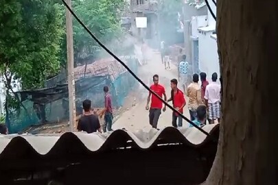 বামেদের প্রচারে বোমাবাজি