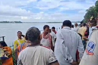প্রাইভেট টিউশন সেরে বাড়ি ফেরার পথে গঙ্গাস্নান করতে গিয়ে ডুবে গেলেন দুই ছাত্র