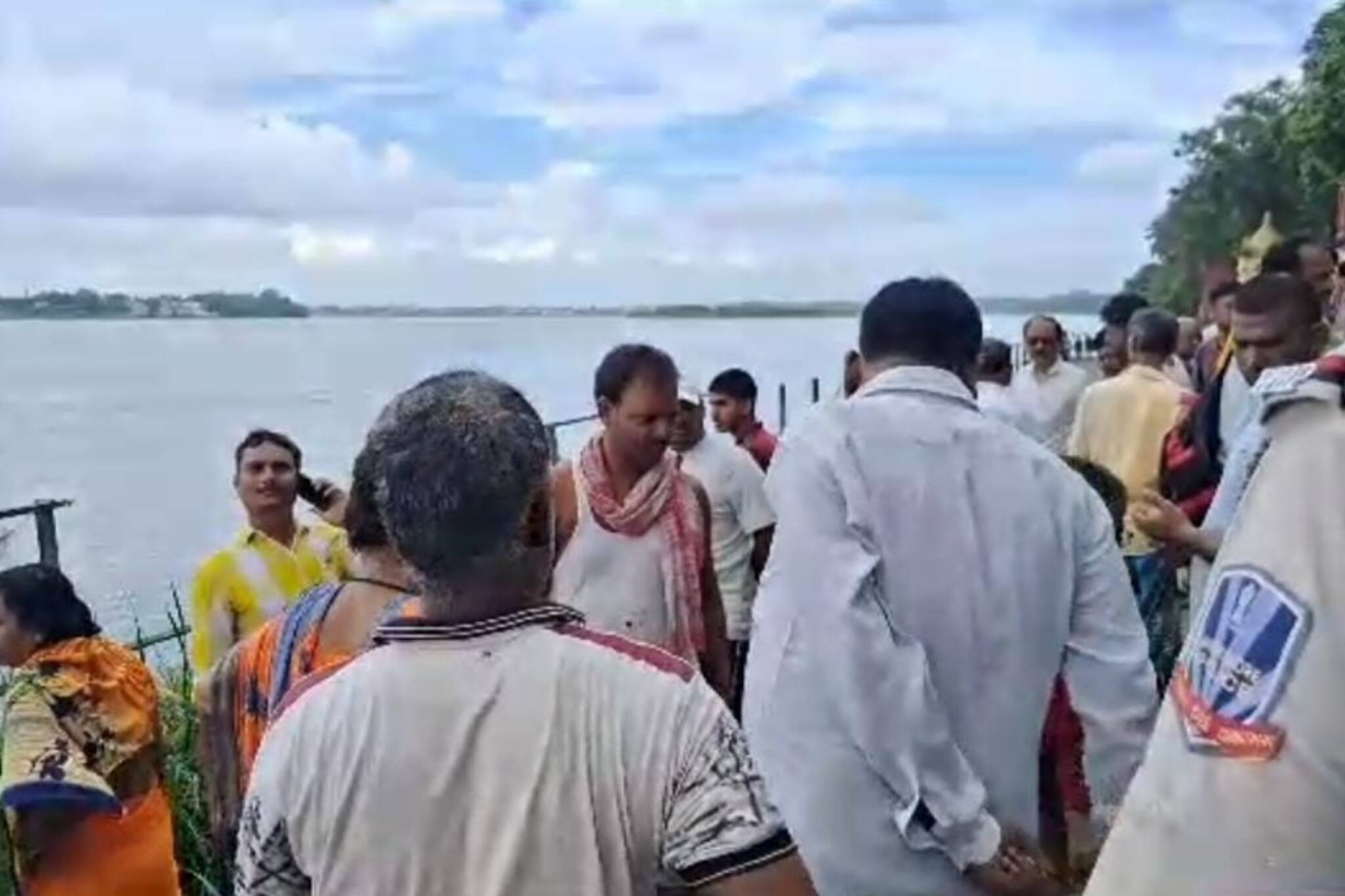 টিউশন সেরে বাড়ি ফেরার পথে গঙ্গায় স্নান করতে গিয়ে সব শেষ! তলিয়ে গেলেন দুই বন্ধু