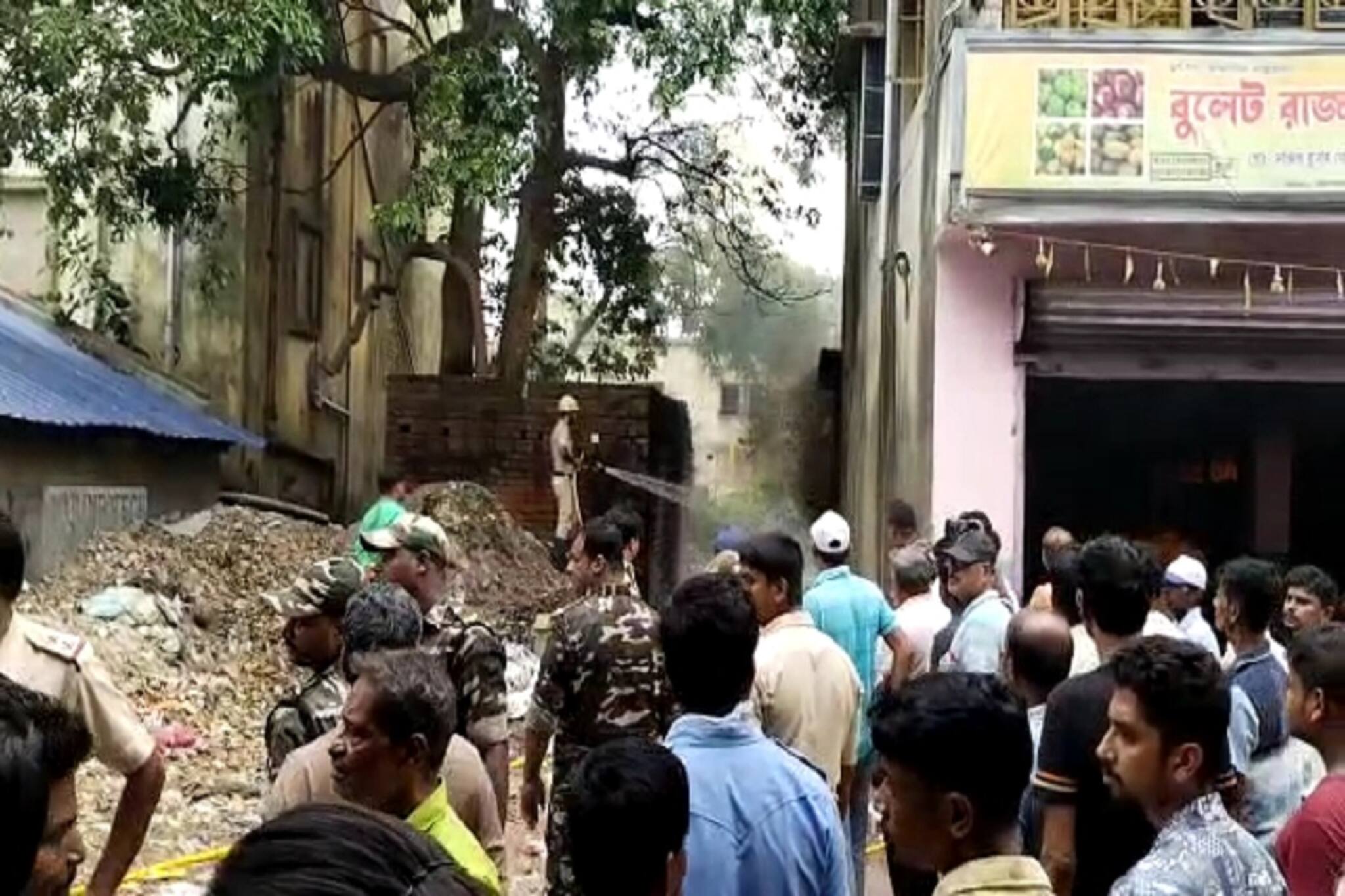 ফল পাতে উঠল না, গুদামেই পুড়ে ছাই হয়ে গেল ১৭ লক্ষ টাকা! এ কী কাণ্ড