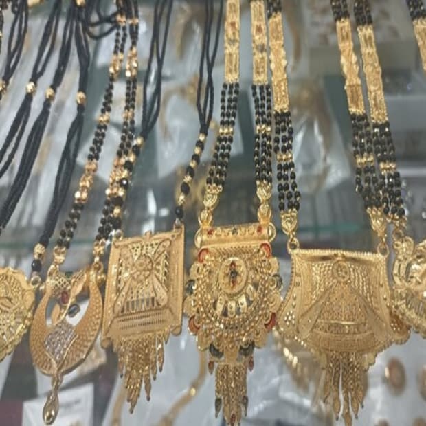 রুপোর দাম গ্রামের নিরিখে- - গতকাল, রবিবার, ৪ জুন, ২০২৩ তারিখে ১ কেজি রুপোর দাম ছিল ৭৩০ টাকা, আজ, সোমবার, ৫ জুন, ২০২৩ তারিখে সমপরিমাণের রুপোর দাম যাচ্ছে ৭৩০ টাকা।