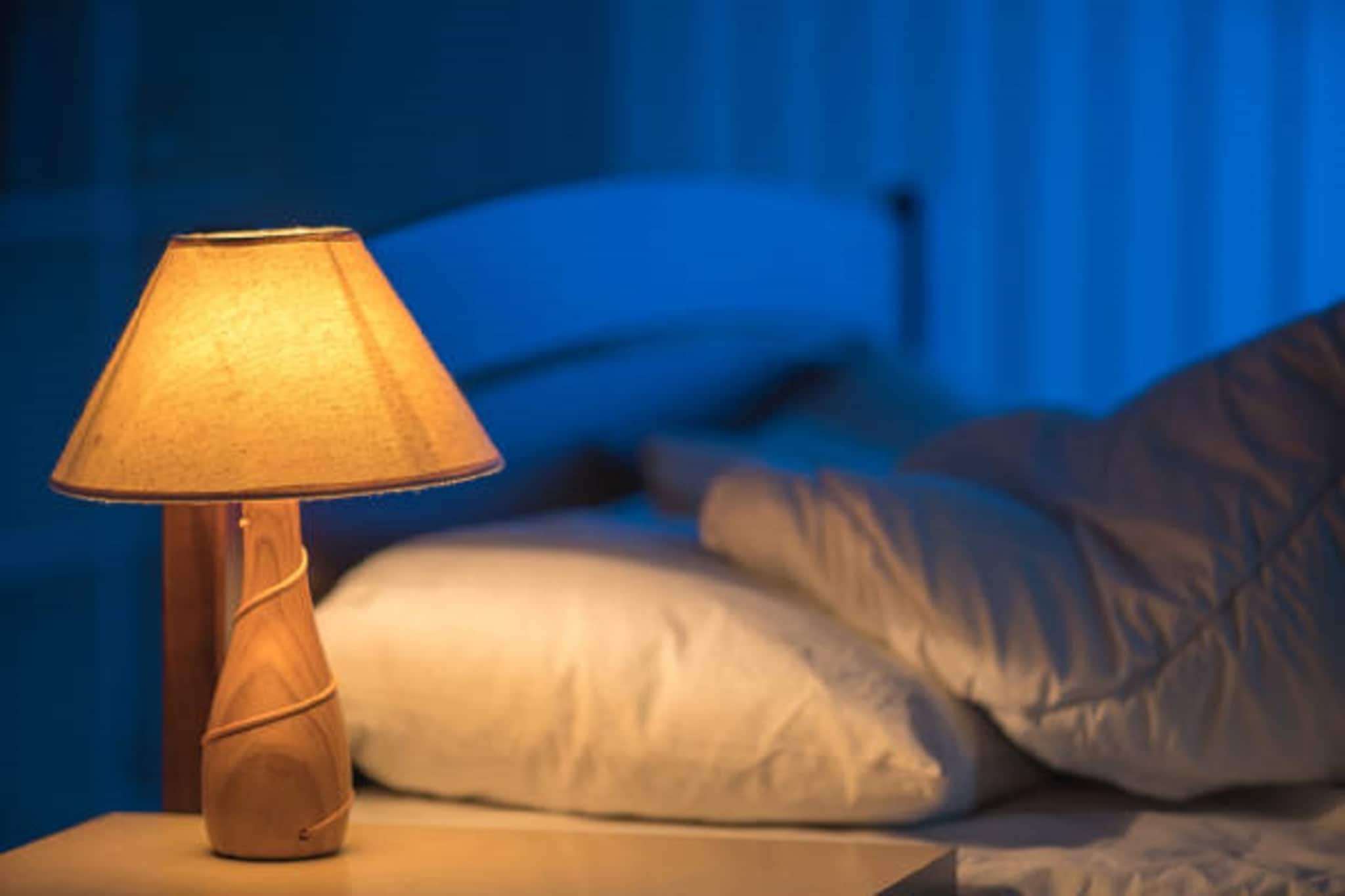 Night Lamp | Electricity: রাতে নাইট ল্যাম্প জ্বেলে ঘুমোন? বিদ্যুতের বিল কী এসির থেকে বেশি হতে পারে? কী ক্ষতি হচ্ছে জানুন