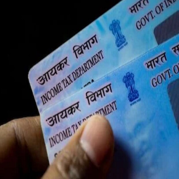 আর যদি না করা থাকে লিঙ্ক?  incometaxindiaefiling.gov.in/ -এ যেতে হবে। ‘ক্যুইক লিঙ্ক’ সেকশনের ‘লিঙ্ক আধার’ অপশনে ক্লিক করতে হবে। প্যান এবং আধার নম্বর প্রদান করতে হবে।