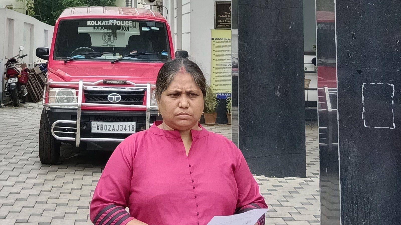 গাড়ির ইঞ্জিন, ব্যাটারি ‘হাওয়া’ করে দিয়েছে পুলিশ! ভয়ঙ্কর অভিযোগ মহিলার