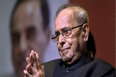 প্রণব মুখোপাধ্যায়ের মূর্তি বিকৃতি