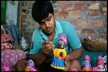 জ্বর থেকে উঠে প্রভু যাবেন মাসির বাড়ি, নাওয়া-খাওয়া ভুলেছে ওরা
