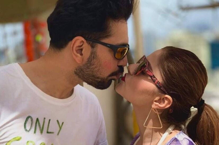 একইসঙ্গে রুবিনা জানান, ট্রাকচালকের বিরুদ্ধে প্রয়োজনীয় আইনি ব্যবস্থা নেওয়া হয়েছে। সকল ভক্তকে তাঁর অনুরোধ, সকলে যেন ট্রাফিক নিয়ম মেনে রাস্তাঘাটে চলাফেরা করেন।