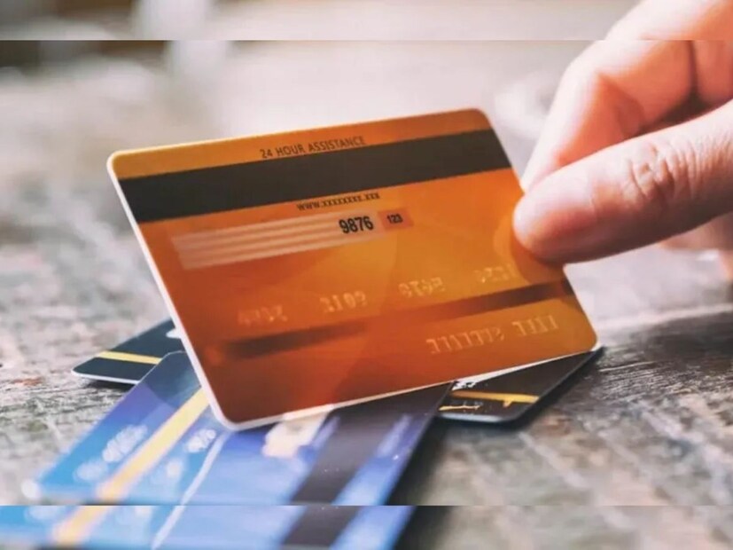 দেশের মধ্যে RuPay Card ব্যবহারের সবচেয়ে বড় সুবিধা হল, এতে Visa Card এবং MasterCard-এর তুলনায় ব্যাঙ্কগুলিকে পেমেন্ট গেটওয়েতে কম পরিষেবা চার্জ দিতে হয়।