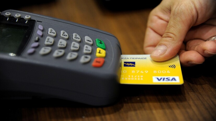 যেখানে, Visa Card এবং MasterCard তাদের নেটওয়ার্কে এই ধরনের ছোট ব্যাঙ্কগুলিকে অন্তর্ভুক্ত করে না। Visa Card বা MasterCard থাকলে এর মাধ্যমে সহজেই আন্তর্জাতিক লেনদেন করা যায়।