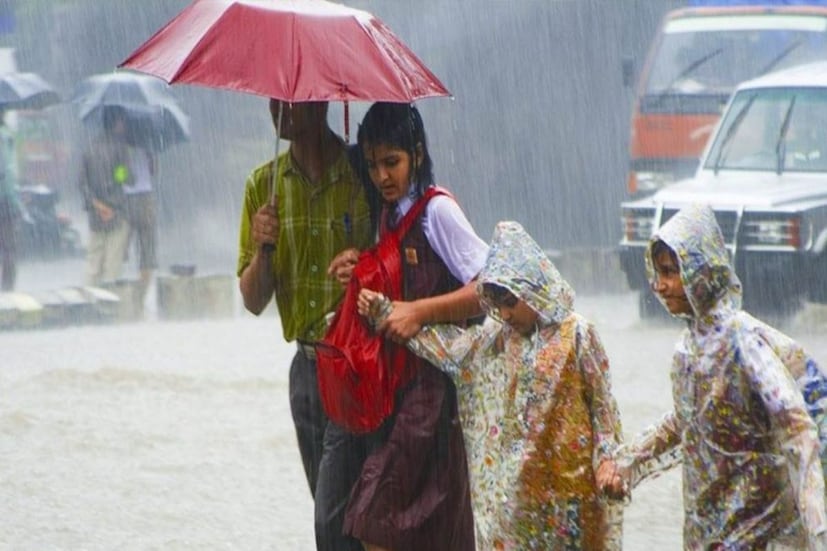 যদিও গাঙ্গেয় পশ্চিমবঙ্গ, বিহার, গুজরাত, তামিলনাড়ু, পুদুচেরি এবং কারাইকাল, উপকূলীয় কর্ণাটক, কেরল এবং মাহের বিচ্ছিন্ন জায়গায় ভারী বৃষ্টিপাতের সম্ভাবনা রয়েছে। ভারী বৃষ্টির কারণে আজ গুজরাত-এ রেড অ্যালার্ট জারি করেছে IMD।