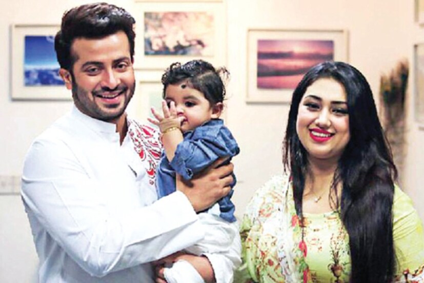 এক সাক্ষাৎকারে তিনি বলেছিলেন, &quot;এখন পর্যন্ত শতাধিক ছবিতে অভিনয় করেছি। তাই বলে আমি কি প্রত্যেক নায়িকার সঙ্গেই প্রেম-বিয়ের সম্পর্কে জড়িয়েছি?&quot; 