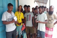 বন্ধ চা বাগানেও রেশন কারচুপি! খেতে না পেয়ে যা করলেন শ্রমিকরা