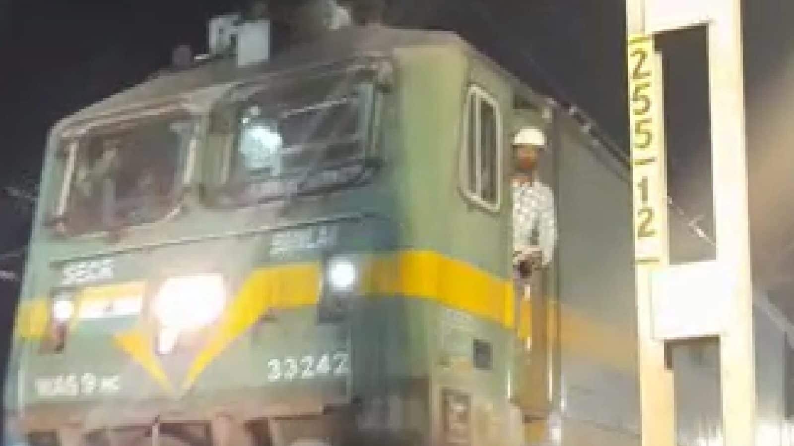 অভিশপ্ত লাইনে আবার ট্রেন চলাচল শুরু, বিভীষিকা কাটিয়ে ছন্দে ফিরল বাহানাগা স্টেশন