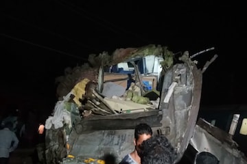 চারিদিকে ঘুটঘুটে অন্ধকার, পাল্টি খেয়ে একাধিক কামরা, শুক্রবার রাতে ভয়ঙ্কর ঘটনা চারিদিকে ঘুটঘুটে অন্ধকার, পাল্টি খেয়ে একাধিক কামরা, শুক্রবার রাতে ভয়ঙ্কর ঘটনা