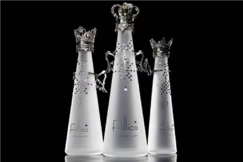 যার জন্য এই জলের বোতল আর শুধু জলের বোতল থাকে না৷  হয়ে যায় বিশেষ সংগ্রহের বস্তু৷