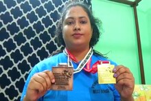পাওয়ার লিফটিংয়ে জাতীয় স্তরে পদক জিতলেন বঙ্গতনয়া রিয়া