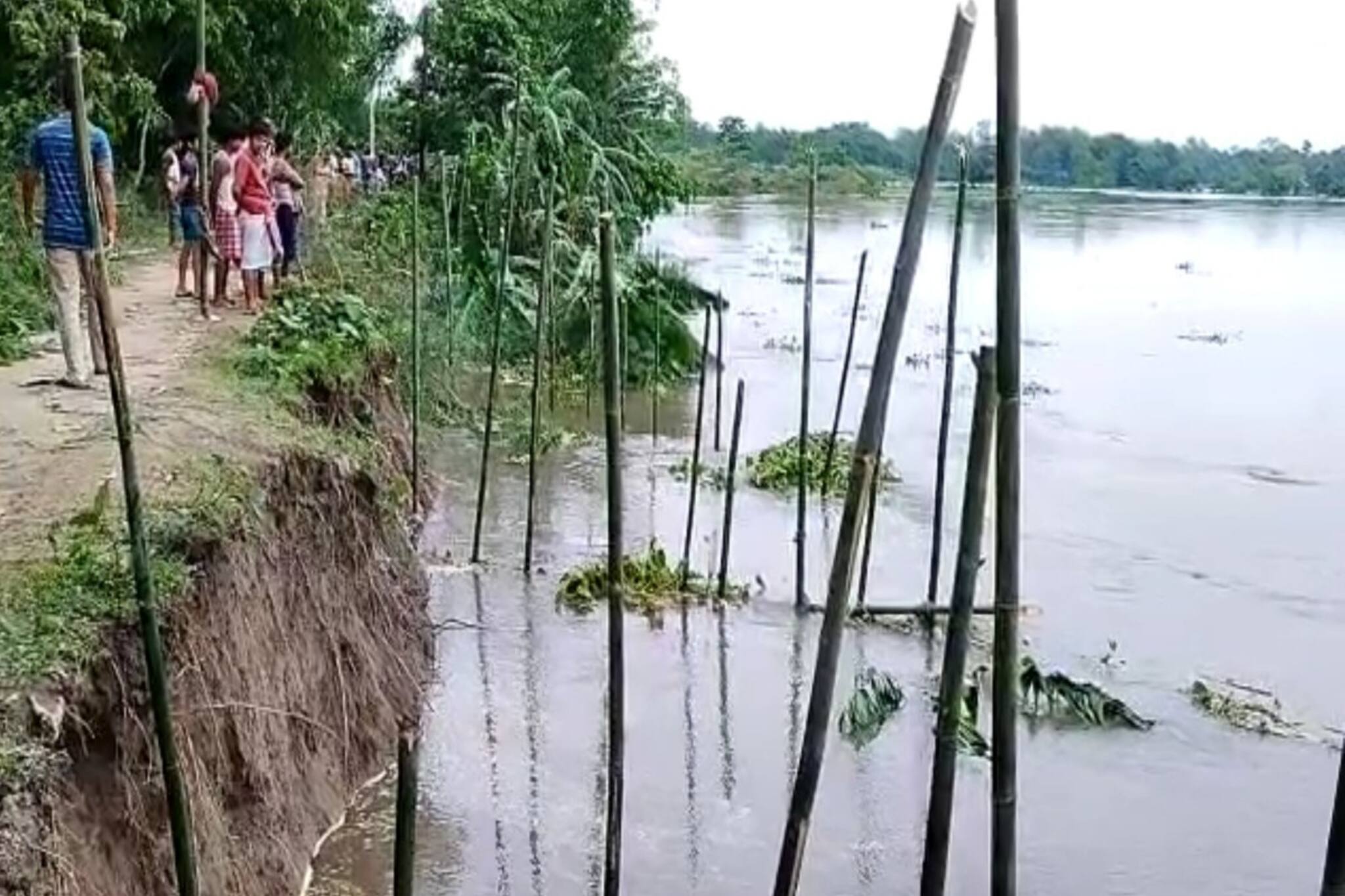 বর্ষার শুরুতেই 'ভ্যানিশ' কয়েকশো বিঘা চাষ জমি! তুফানগঞ্জে আসল ঘটনাটা কী