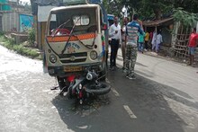 বোনের বিয়ের যৌতুকের বাইক হবু শ্বশুর বাড়িতে পৌঁছতে গিয়ে প্রাণ সংশয় দাদাদের!