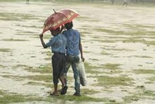 রাতারাতি ভোলবদল প্রকৃতির! প্রবল ঝড়বৃষ্টির সম্ভাবনা এই জেলায়, জানুন ওয়েদার আপডেট