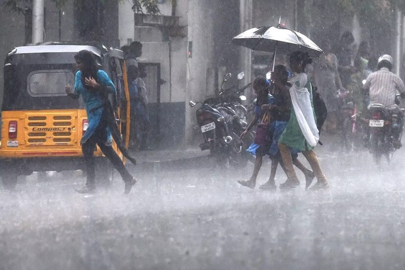 বুধ-বৃহস্পতিবারে দক্ষিণবঙ্গের বেশ কয়েকটি জেলায় ভারী বৃষ্টিপাতের সম্ভাবনা থাকছে সেই জেলাগুলি হল ৷ প্রতীকী ছবি ৷